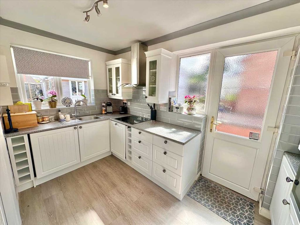 Property photo 3 of 15 Kitchen