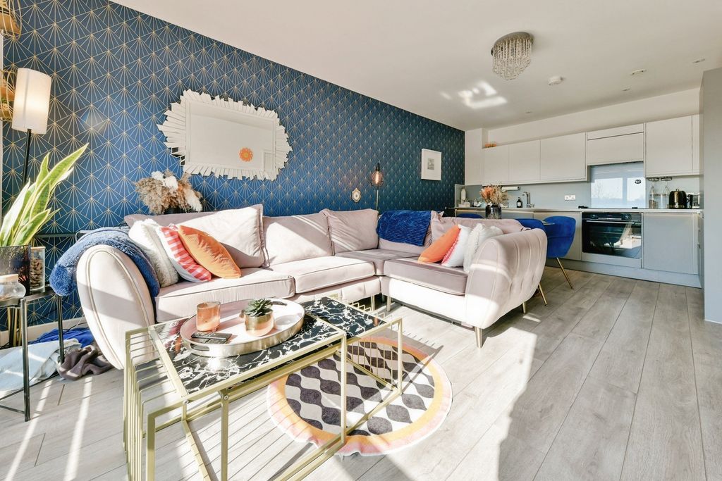 Property photo 2 of 19 Lounge