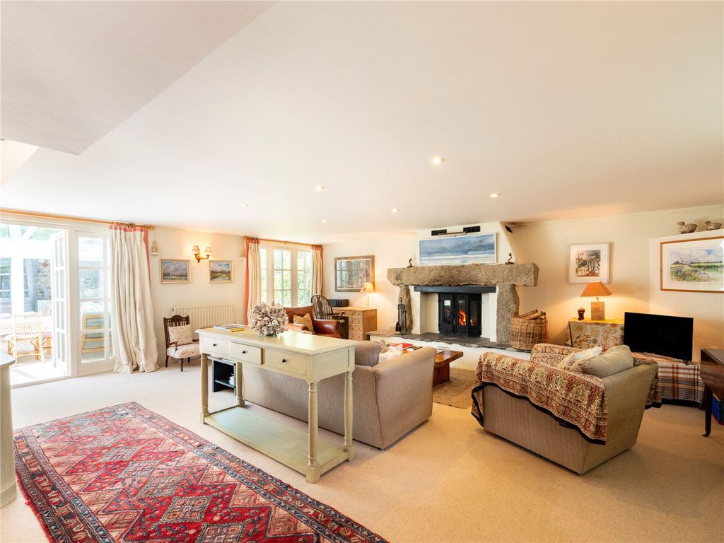 Property photo 2 of 23 Sitting Room