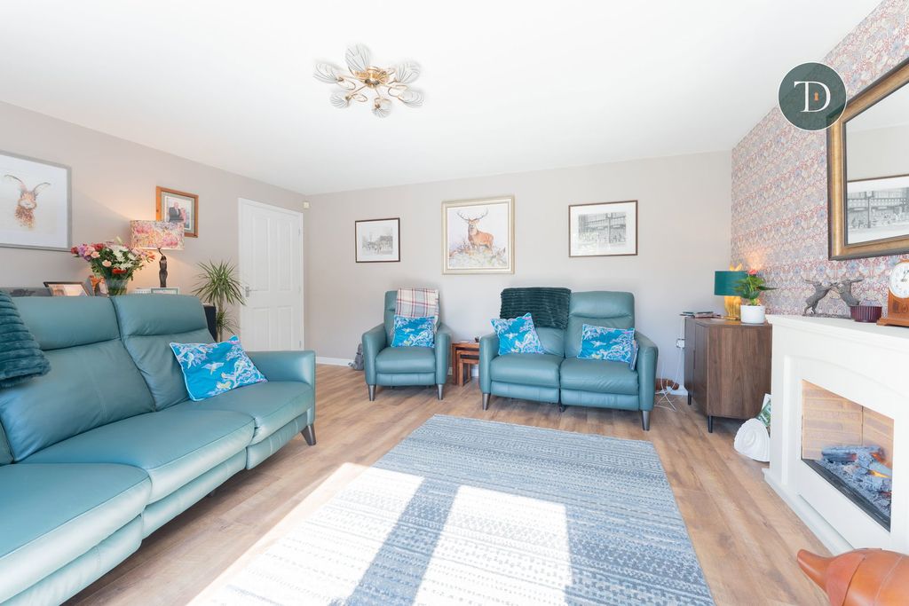 Property photo 3 of 32