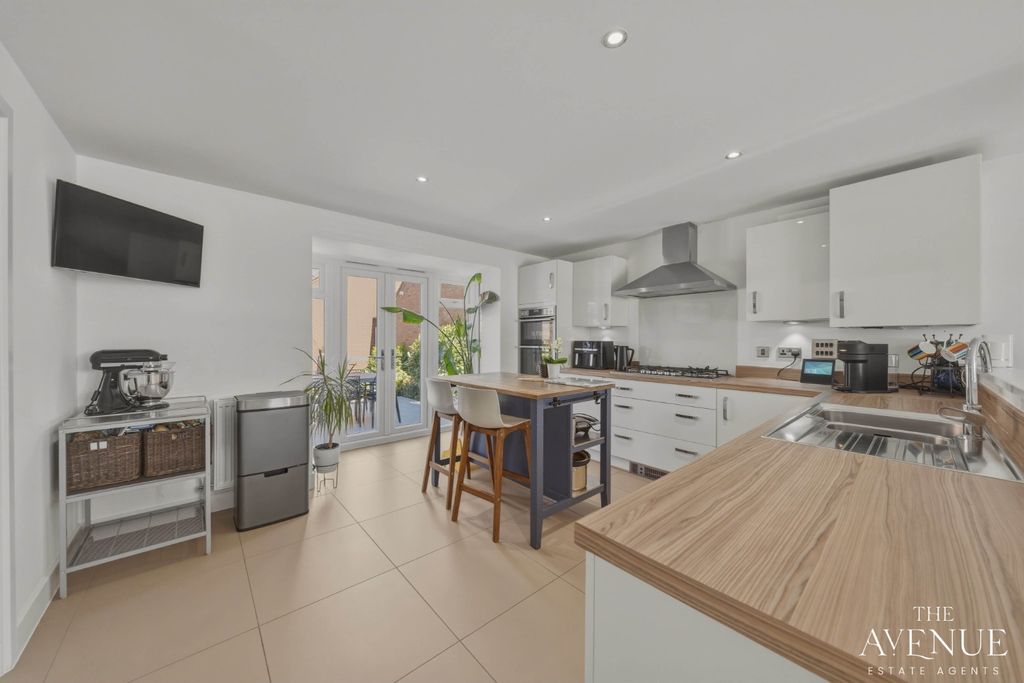 Property photo 2 of 45 5052984