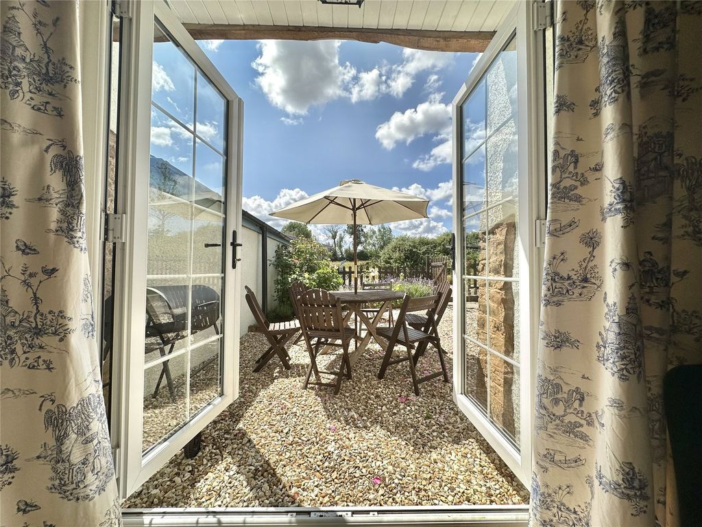 Property photo 3 of 24 French Door T