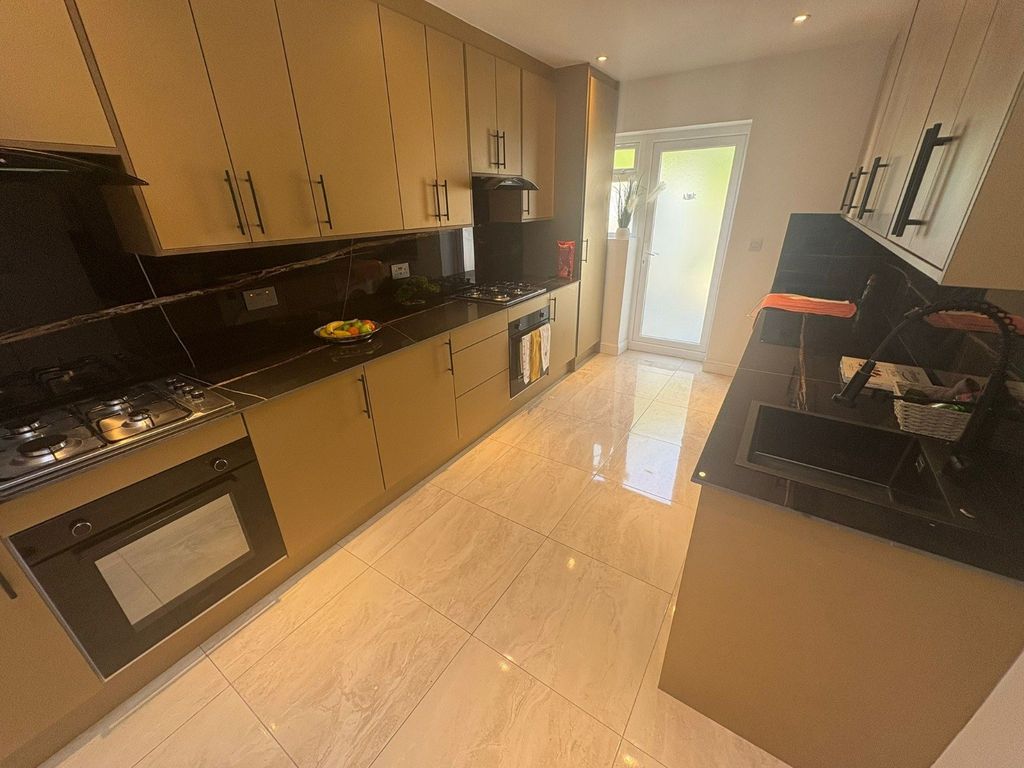 Property photo 1 of 15 HMO For Sale In Southall Ub1