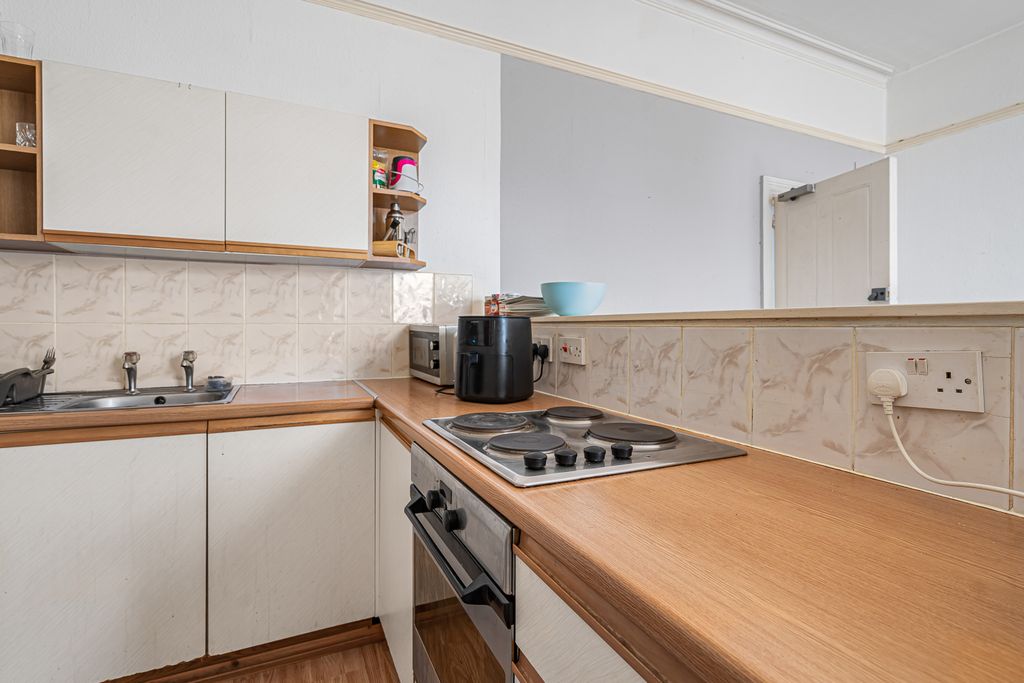 Additional image 7 of 4 bed flat for saleQueen Street, Newton Abbot TQ12