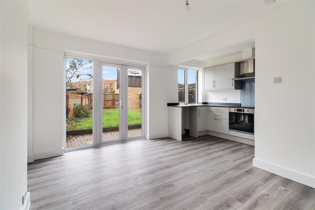 Property photo 3 of 19 Img (16).Jpg