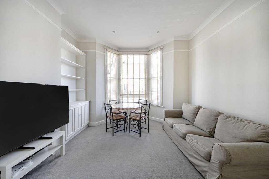 Property photo 2 of 6 Lounge