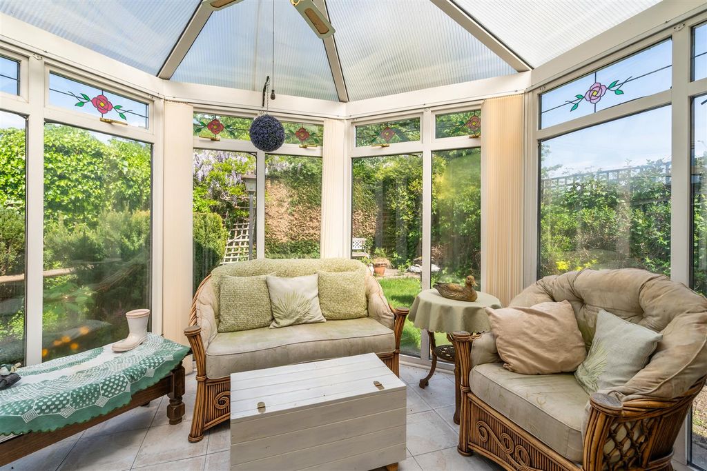 Property photo 3 of 10 92 Melton Avenue_7.Jpg
