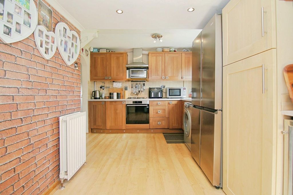 Property photo 2 of 19 Kitchen
