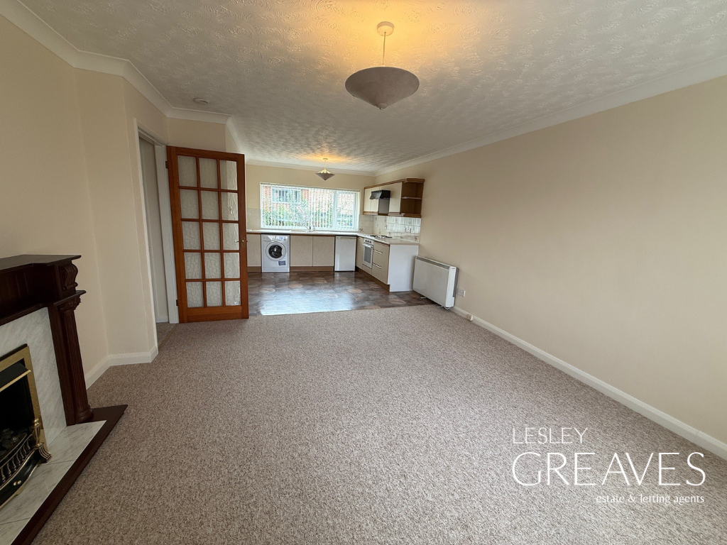 Property photo 3 of 9 Living Room / Kitchen