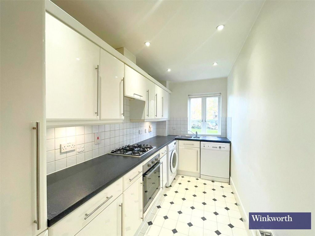 Property photo 3 of 9 Kitchen