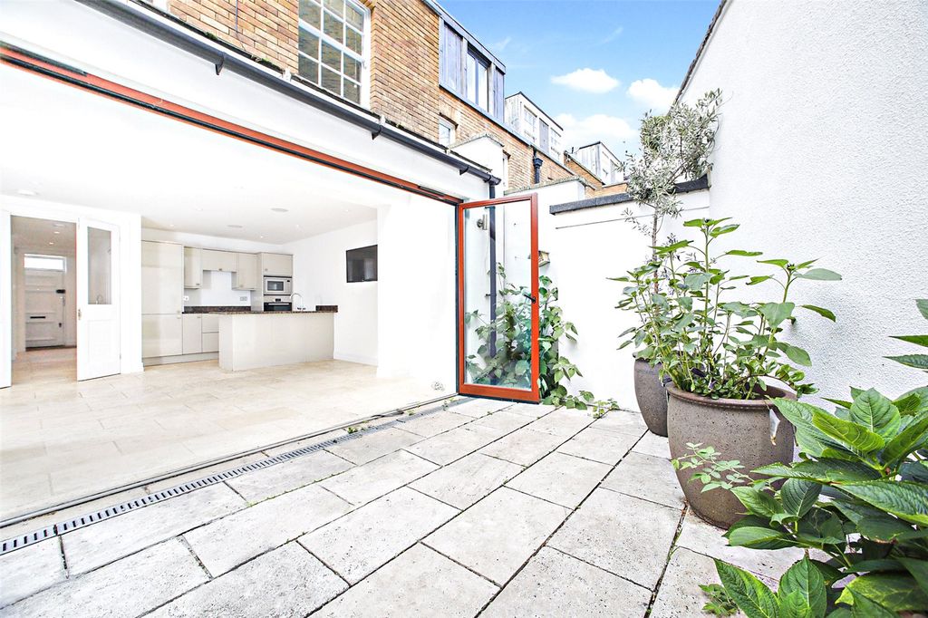 Property photo 1 of 18 Picture No. 23