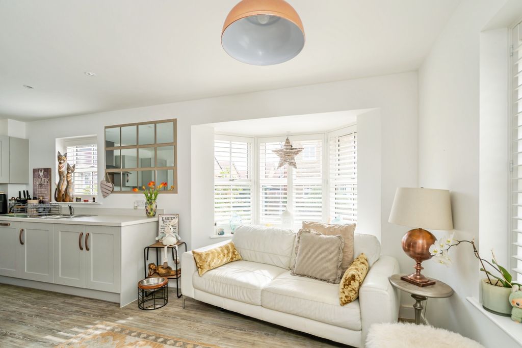 Property photo 2 of 21