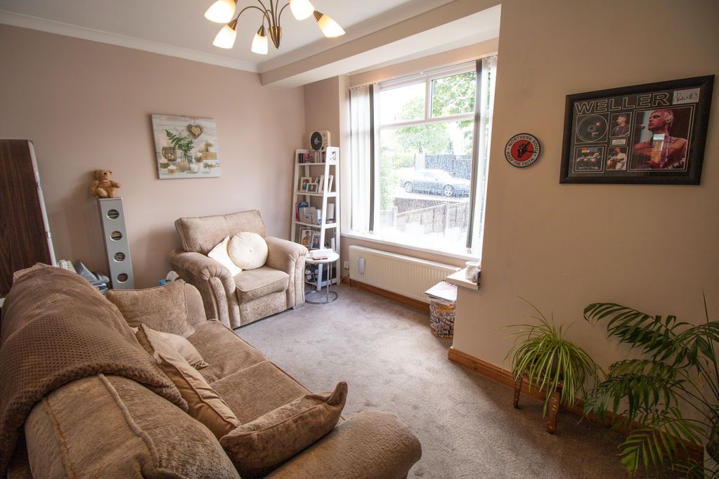 Property photo 3 of 15 Lounge