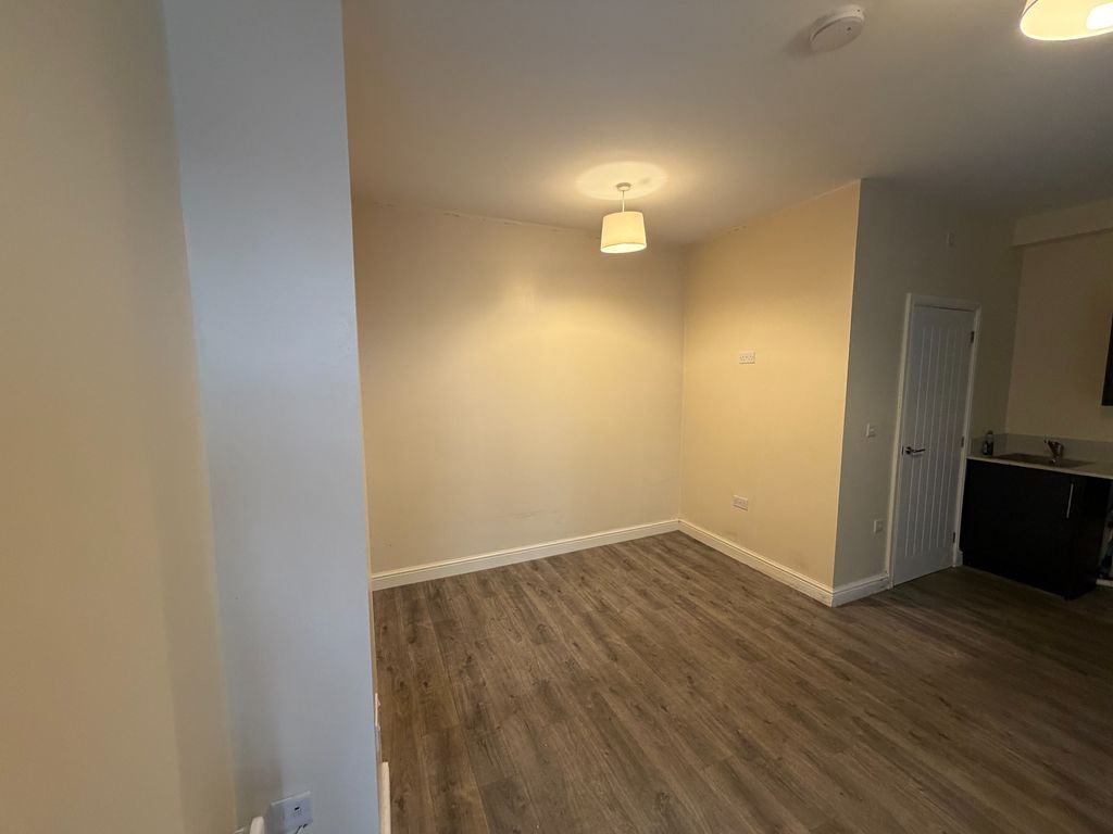 Property photo 1 of 3