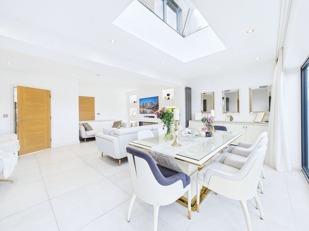 Property photo 2 of 12 Lounge/Dining Room