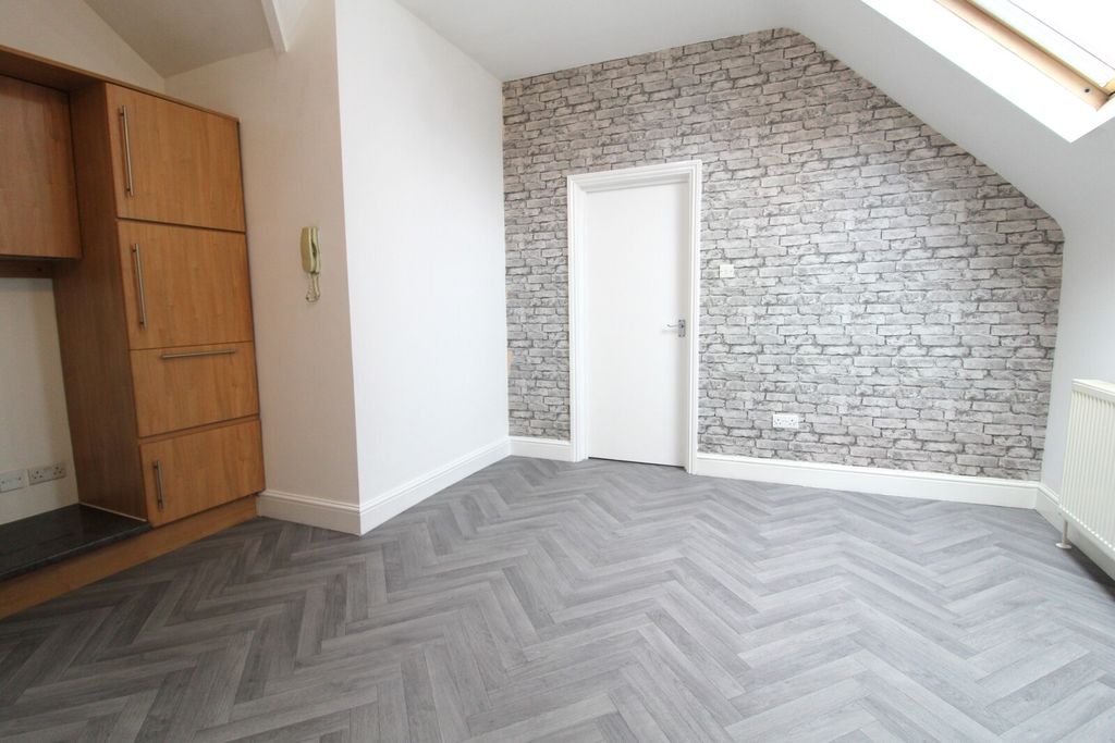 Property photo 2 of 6 Lounge