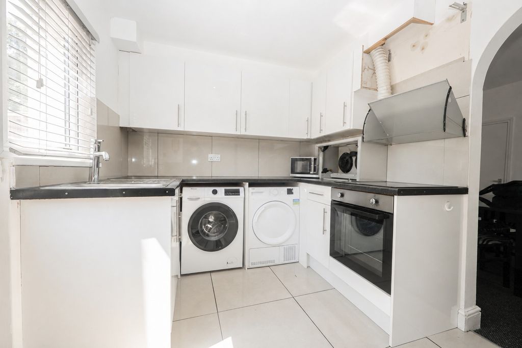 Property photo 2 of 17 5324582