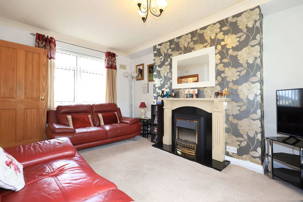 Property photo 3 of 32