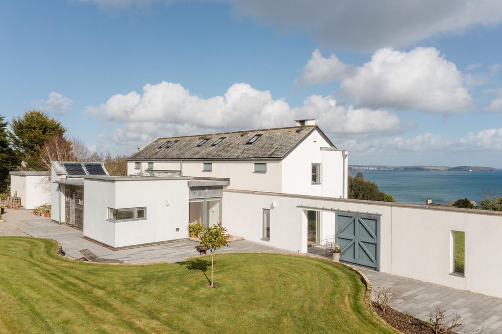 Property photo 1 of 32