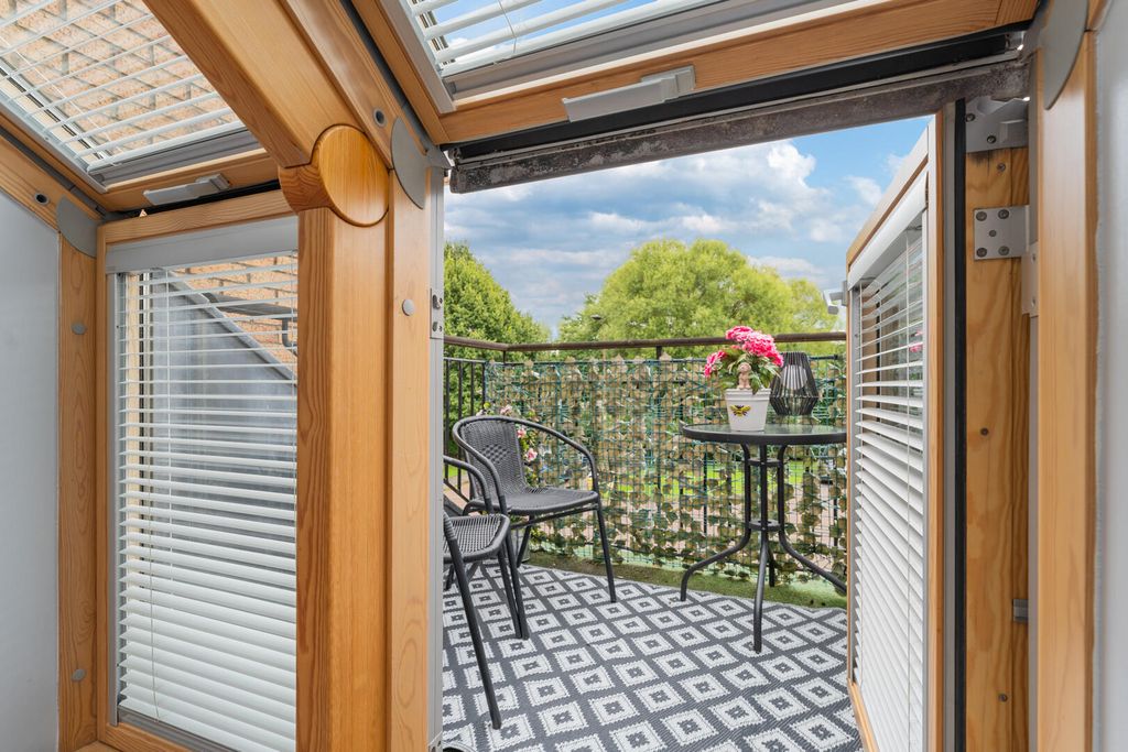 Property photo 2 of 30 Balcony