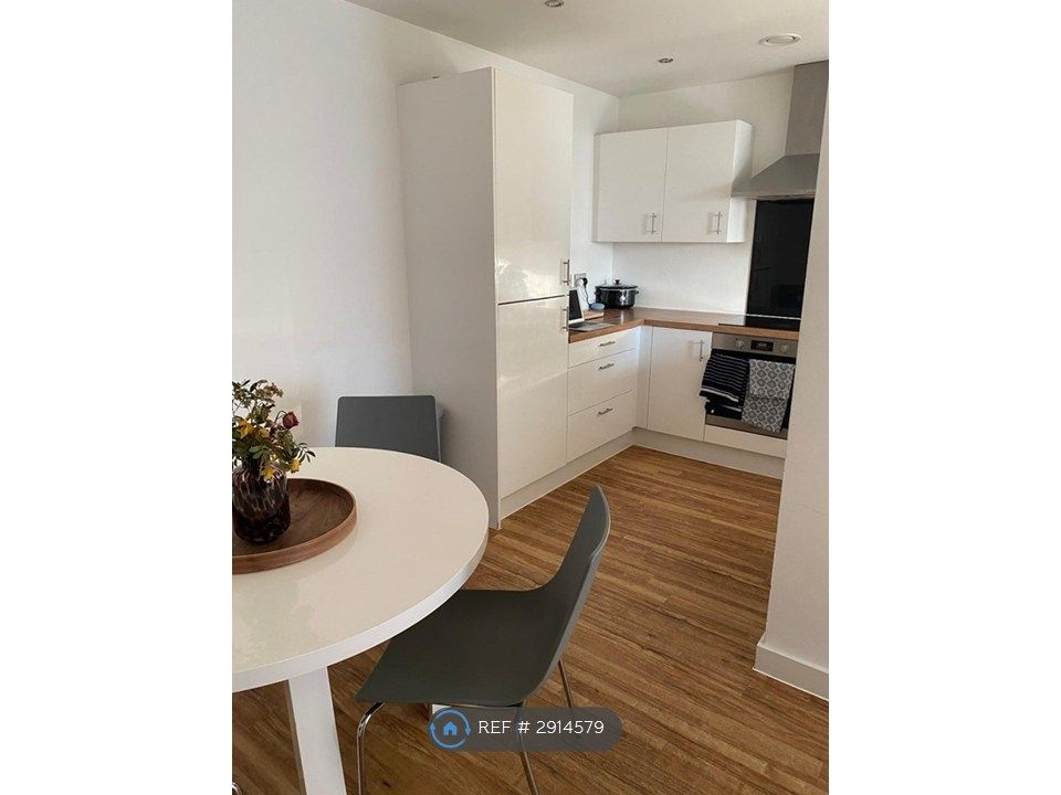 Property photo 3 of 18 Kitchen Area