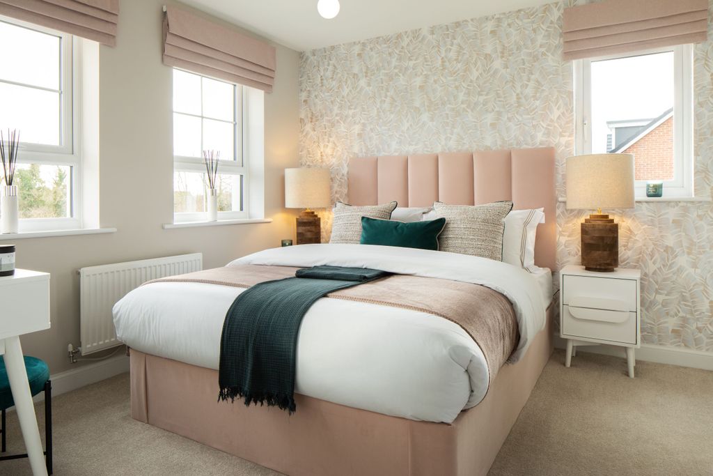 Property photo 3 of 8 En Suite Main Bedroom In The Hesketh. 4 Bedroom Home.