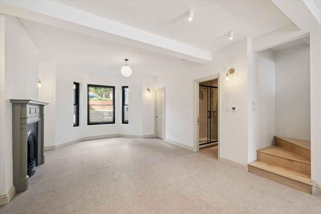 Property photo 3 of 17 Image
