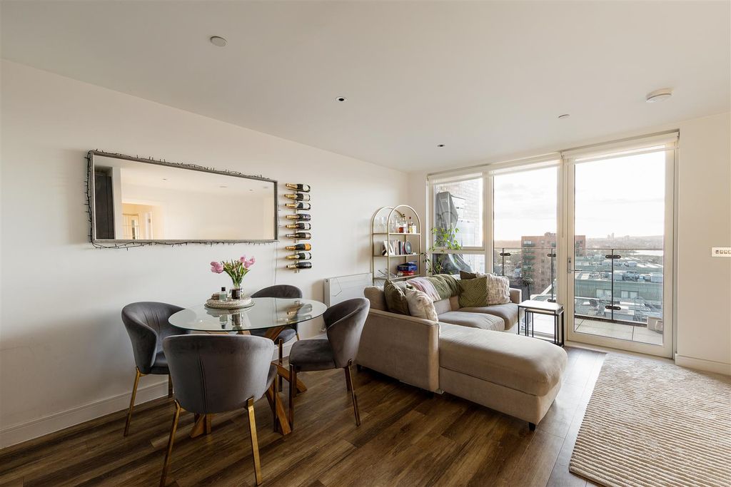 Property photo 2 of 47 Track Street, E17