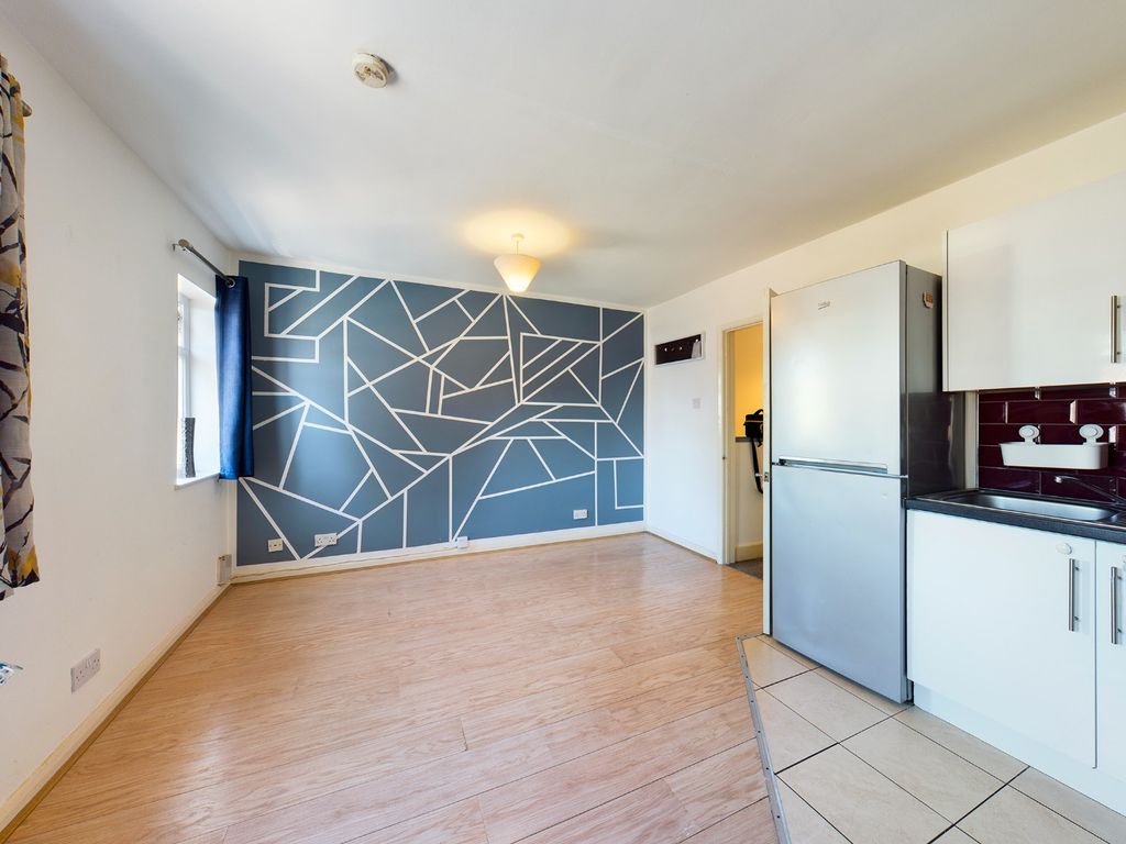 Property photo 3 of 6 1726816