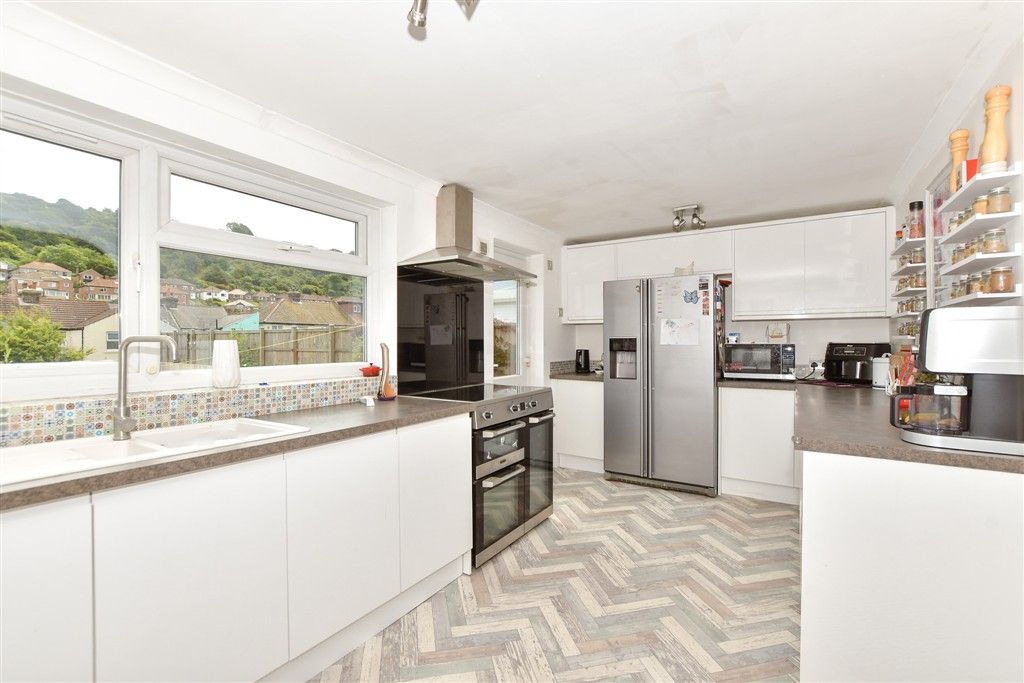 Property photo 3 of 14 Kitchen