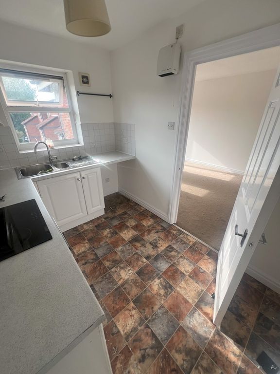 Property photo 3 of 10 Kitchen