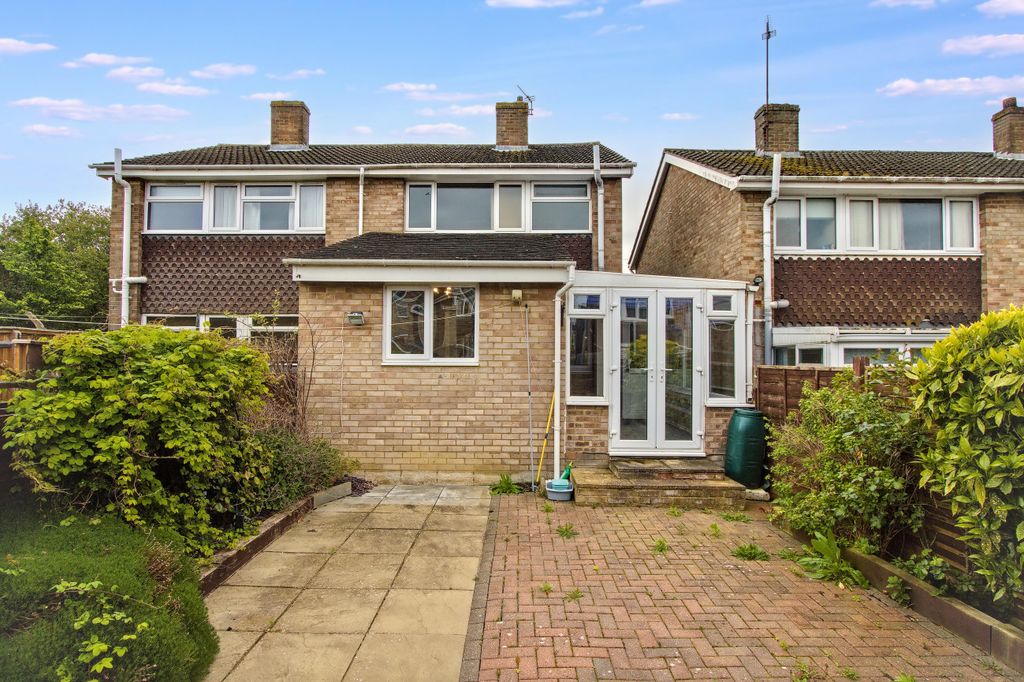 Property photo 3 of 12 21 Vicarage Close, Chalgrove, Oxfordshire, Ox44 7rd