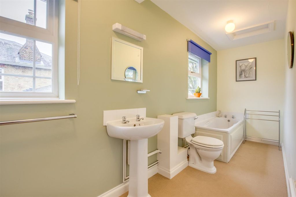 Additional image 31 of 6 bed detached house for saleThe Ride, Totternhoe, Bedfordshire LU6