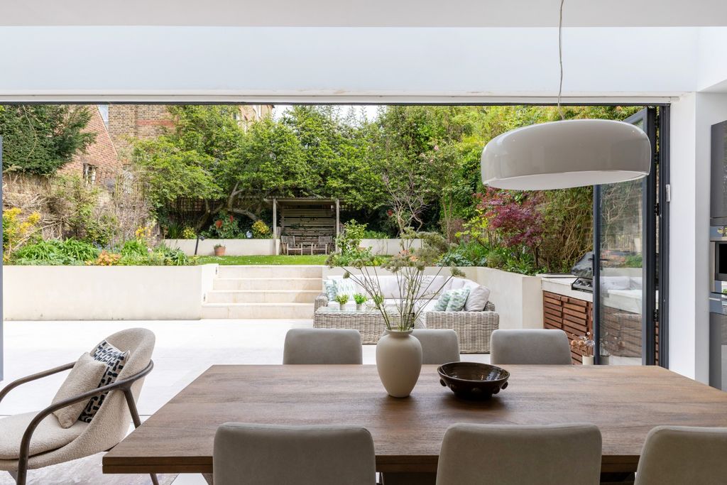 Property photo 2 of 15 5069884