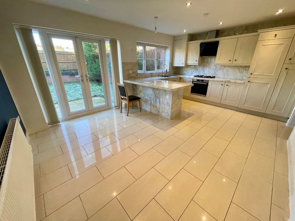 Property photo 2 of 17 4940771