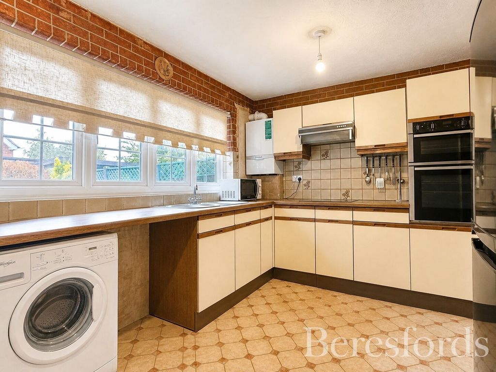 Property photo 2 of 14 Picture No. 12