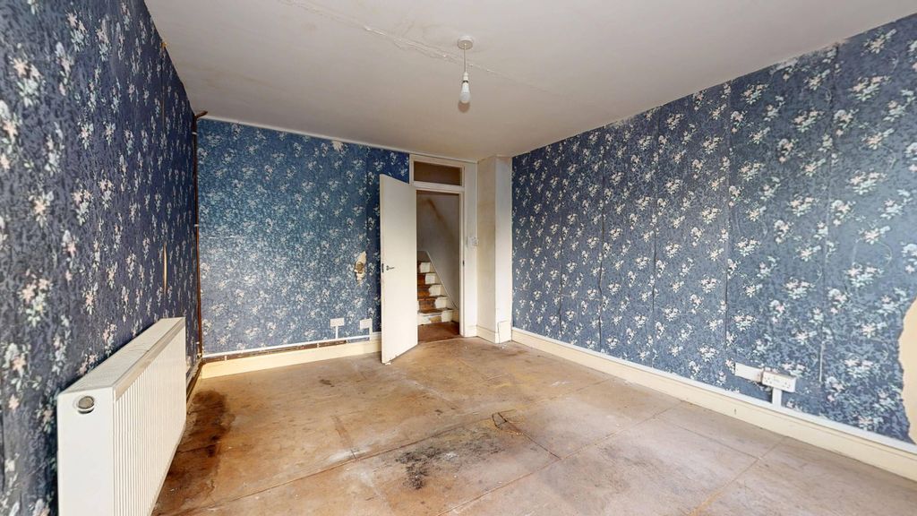 Property photo 3 of 11 Flat B, 17 Durley Road, Stamford Hill, London, N16 5Jw