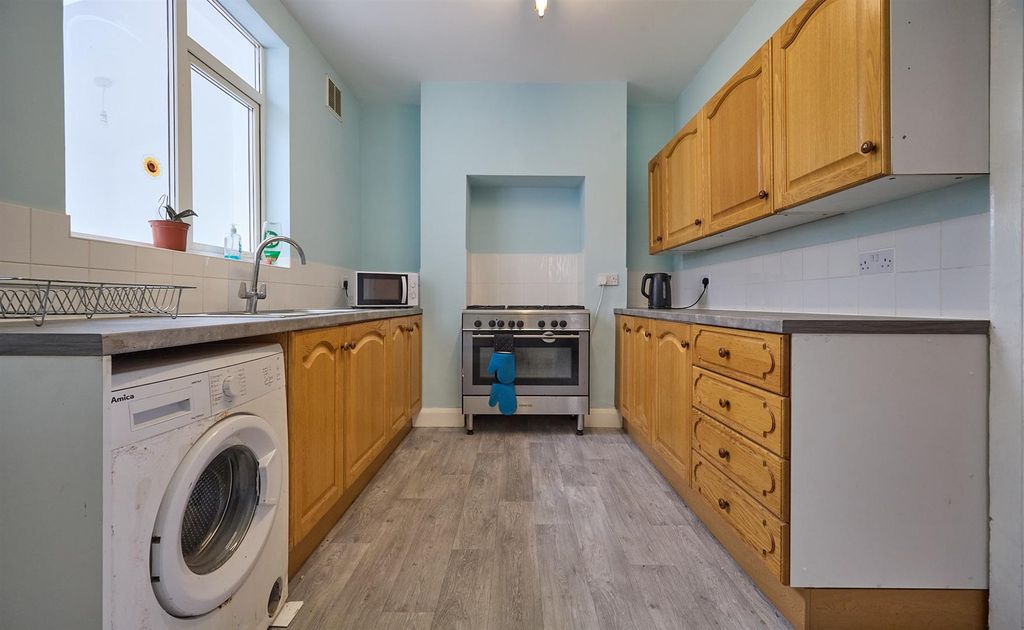 Property photo 2 of 14 Kitchen