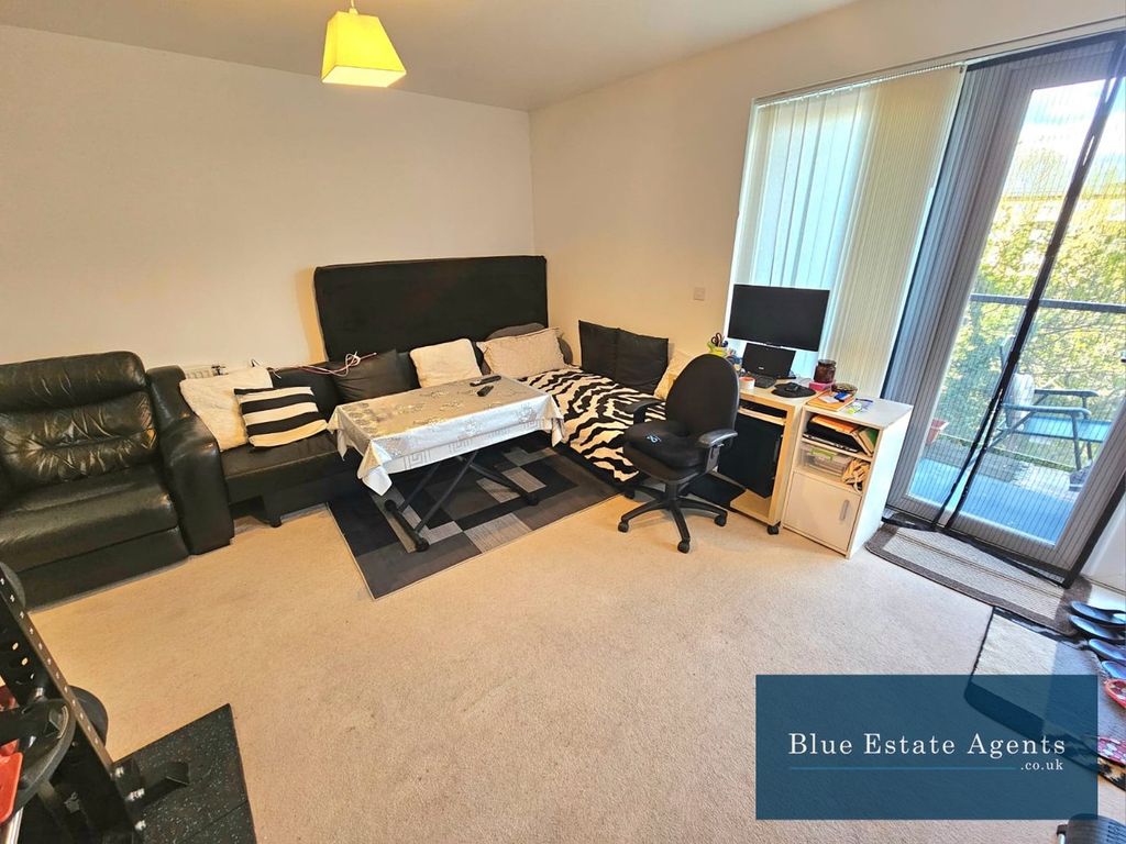 Property photo 2 of 13 Lounge