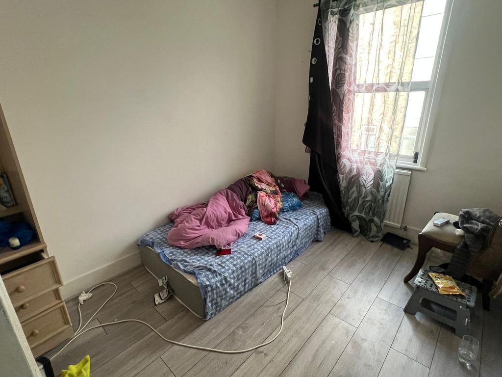 Property photo 3 of 4