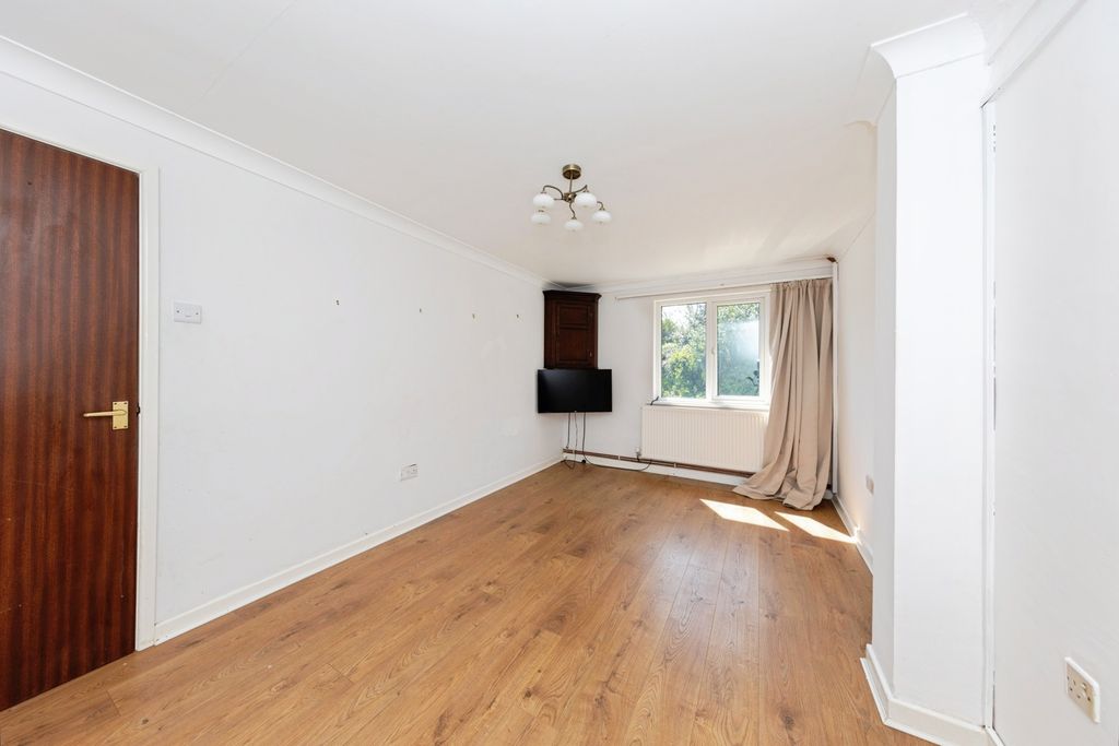Property photo 3 of 16 Photo