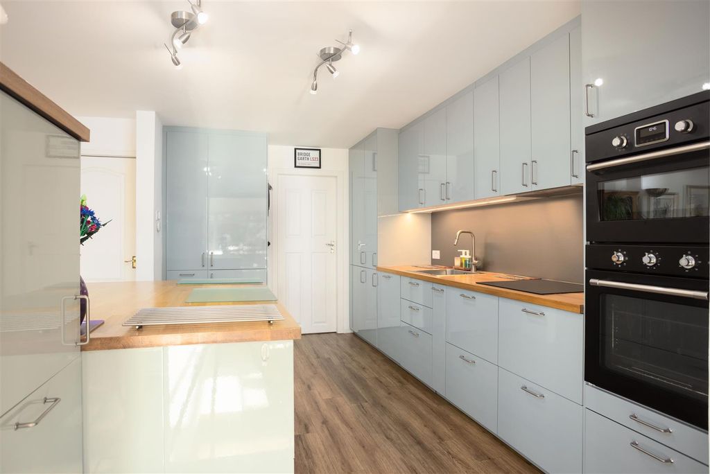 Property photo 2 of 27 00008.Jpg