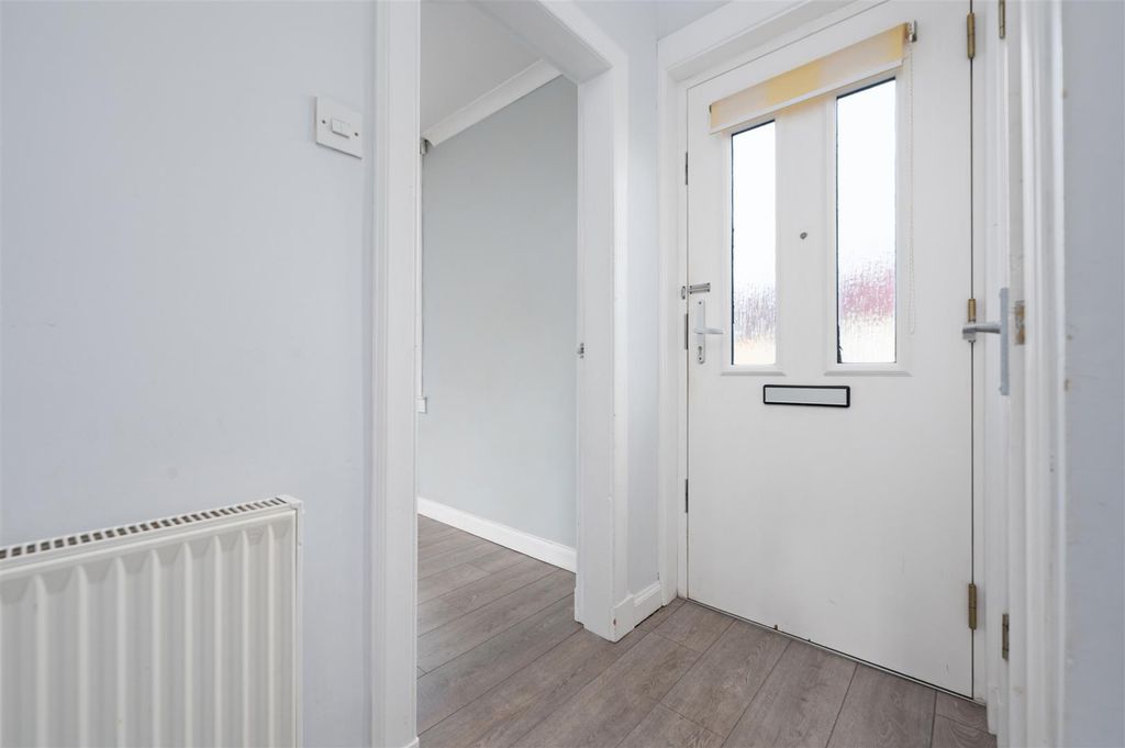 Property photo 3 of 28 9Newtoncrescent004.Jpg