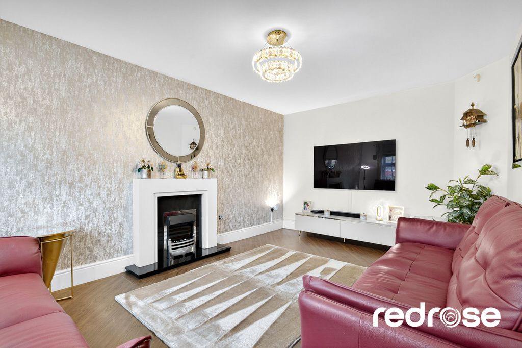 Property photo 2 of 33 Web_6 Steaton Close - Photos-25