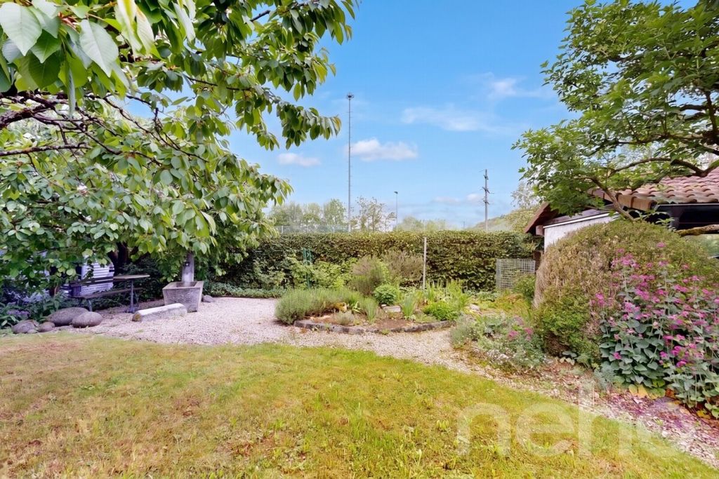 Property photo 2 of 12