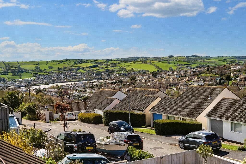 Property photo 3 of 17 Views