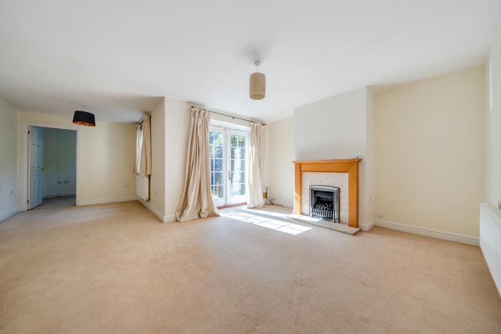 Property photo 3 of 21 Living Room