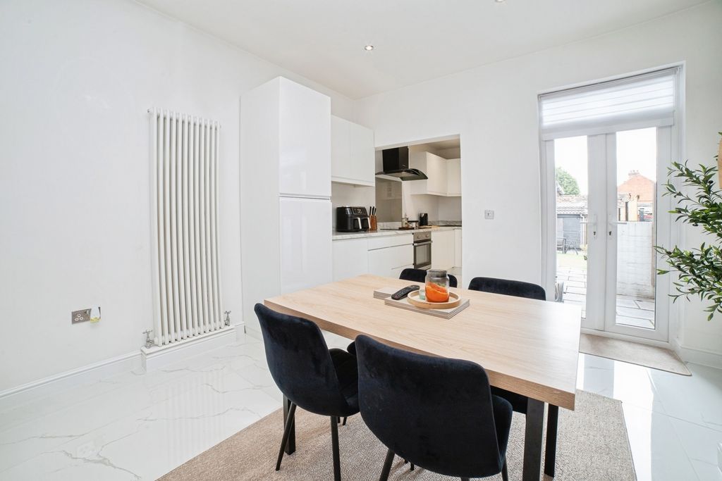 Property photo 2 of 19 Pbox-Img.Jpg