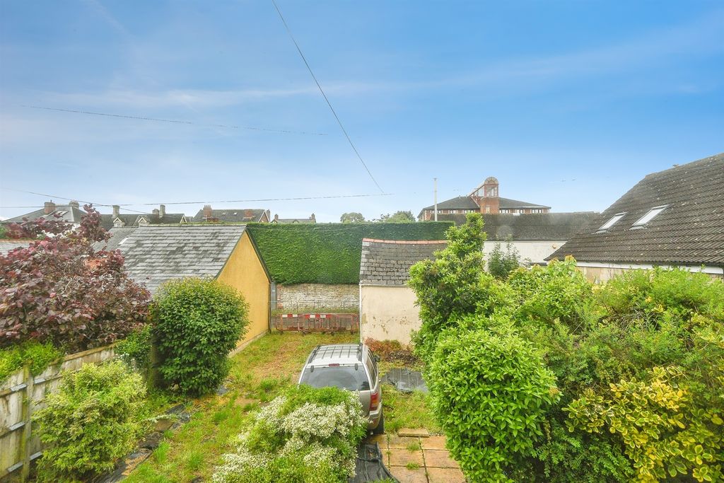 Property photo 2 of 10