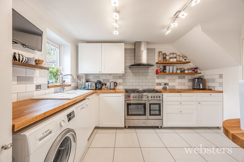 Property photo 2 of 26